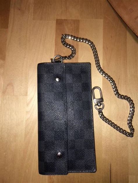 lv chain wallet mens